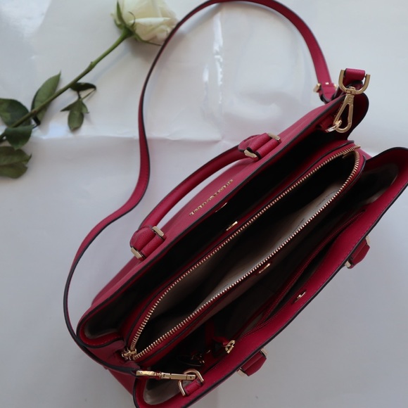 Large red MK bag with crossbody strap! - Picture 4 of 5